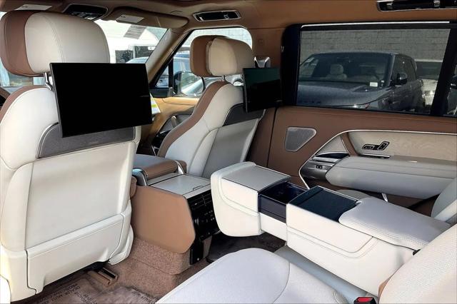 2026 Land Rover Range Rover P615 SV