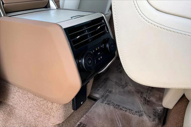 2026 Land Rover Range Rover P615 SV