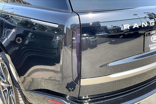 2026 Land Rover Range Rover P550e SE