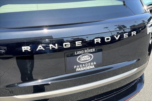 2026 Land Rover Range Rover P550e SE