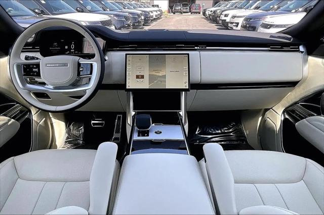 2026 Land Rover Range Rover P550e SE