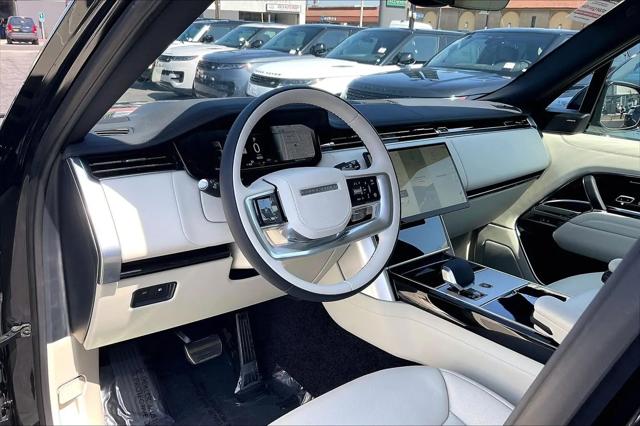 2026 Land Rover Range Rover P550e SE