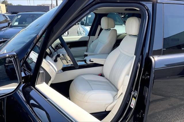 2026 Land Rover Range Rover P550e SE