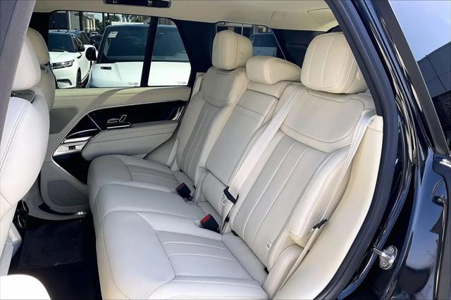 2026 Land Rover Range Rover P550e SE