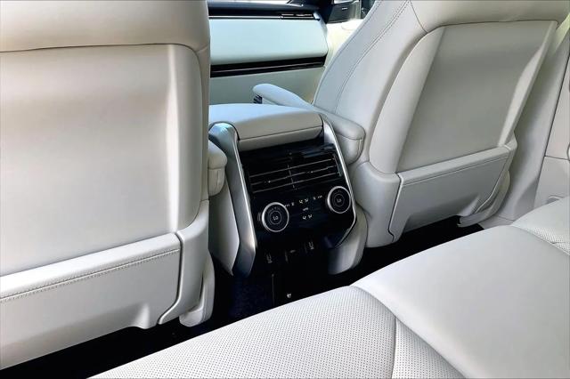 2026 Land Rover Range Rover P550e SE