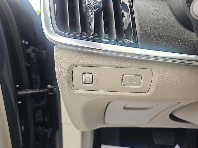 2018 Volvo V90 Cross Country T6