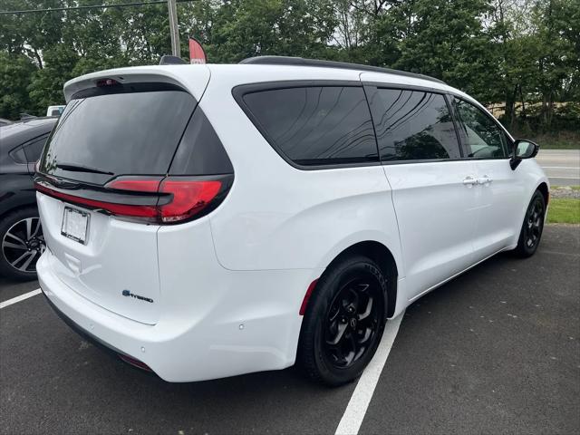 2025 Chrysler Pacifica Hybrid Premiuim S Appearance Package