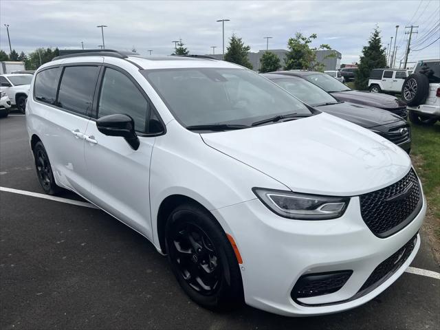 2025 Chrysler Pacifica Hybrid Premiuim S Appearance Package
