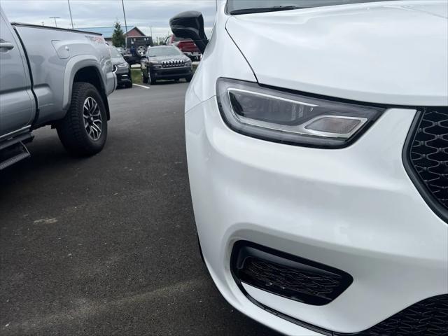 2025 Chrysler Pacifica Hybrid Premiuim S Appearance Package