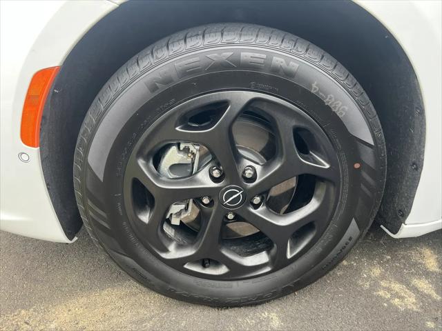 2025 Chrysler Pacifica Hybrid Premiuim S Appearance Package