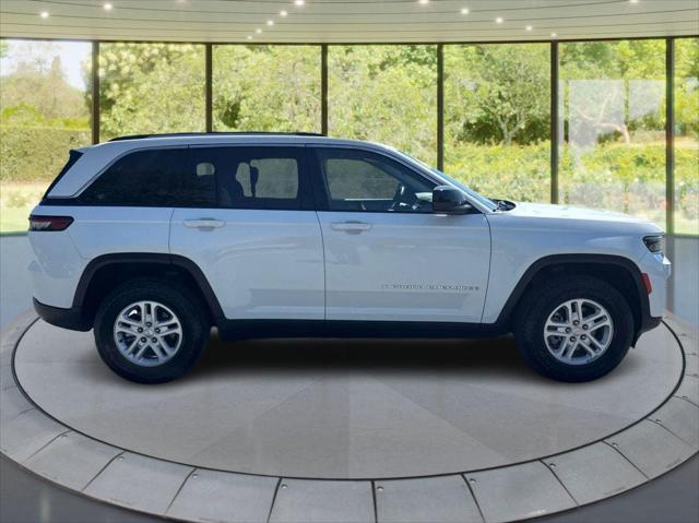 2022 Jeep Grand Cherokee Laredo 4x4