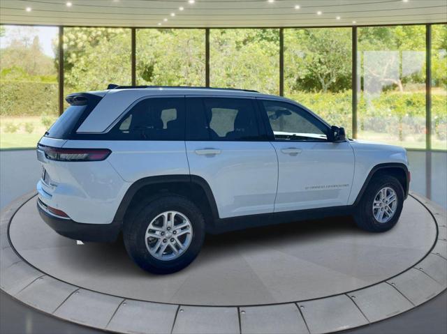 2022 Jeep Grand Cherokee Laredo 4x4