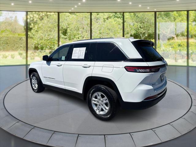 2022 Jeep Grand Cherokee Laredo 4x4