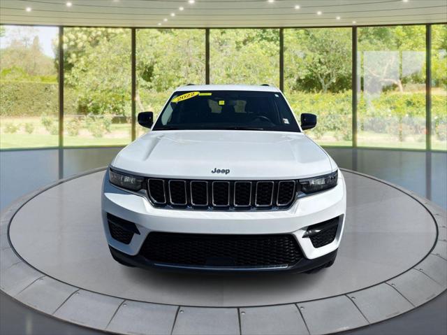 2022 Jeep Grand Cherokee Laredo 4x4