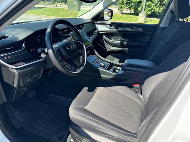 2022 Jeep Grand Cherokee Laredo 4x4