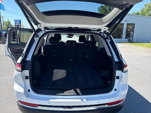 2022 Jeep Grand Cherokee Laredo 4x4