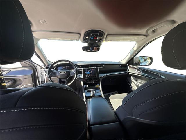 2022 Jeep Grand Cherokee Laredo 4x4