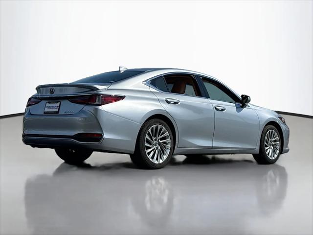 2023 Lexus ES 300h Luxury