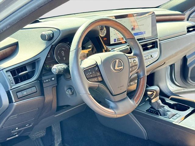 2023 Lexus ES 300h Luxury