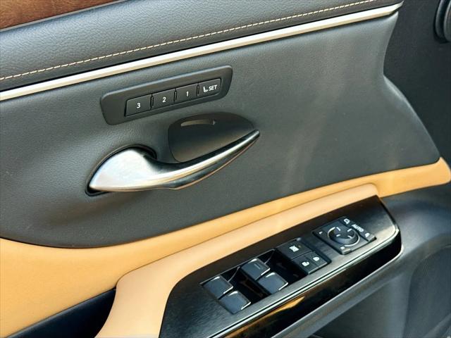 2023 Lexus ES 300h Luxury
