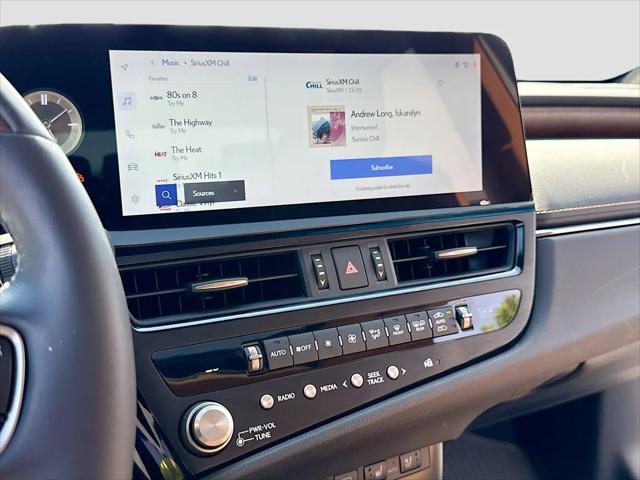 2023 Lexus ES 300h Luxury
