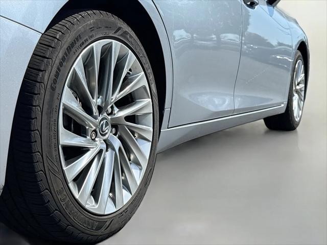 2023 Lexus ES 300h Luxury