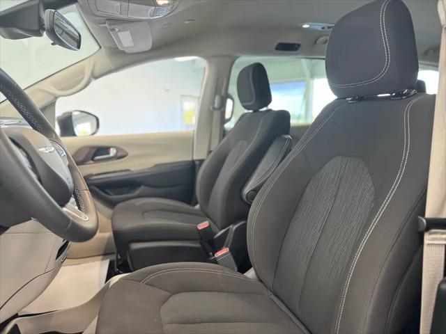 2024 Chrysler Voyager LX