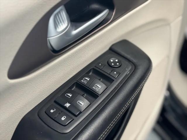 2024 Chrysler Voyager LX