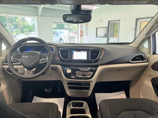 2024 Chrysler Voyager LX