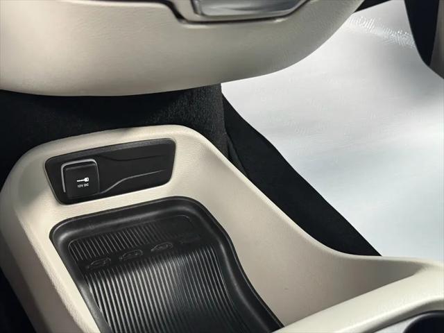 2024 Chrysler Voyager LX