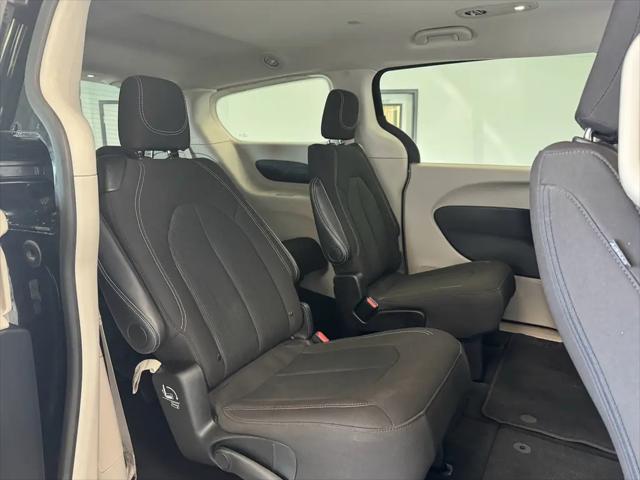 2024 Chrysler Voyager LX