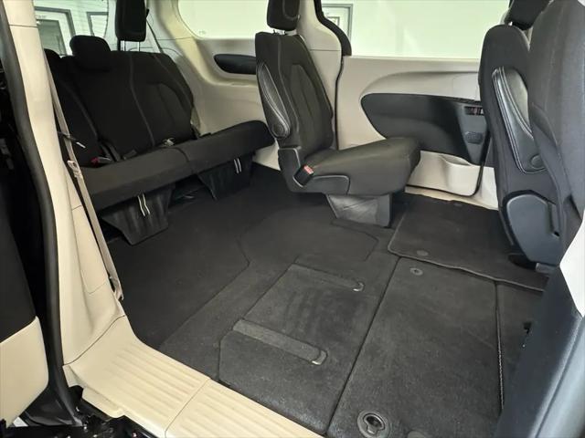 2024 Chrysler Voyager LX