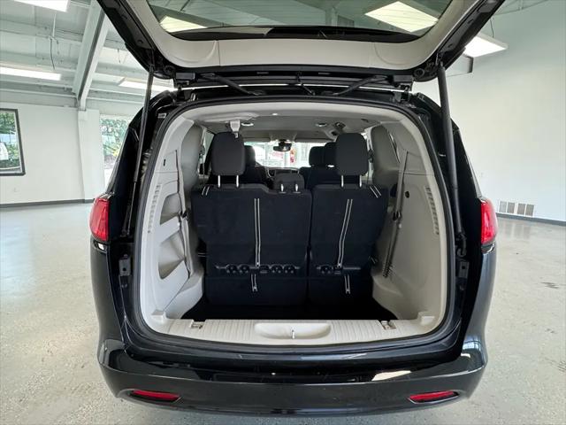 2024 Chrysler Voyager LX