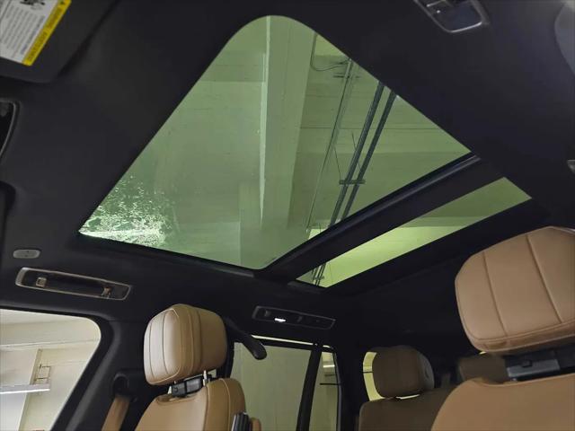 2026 Land Rover Range Rover P400 SE 7 Seat
