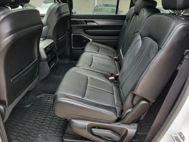 2023 Jeep Wagoneer Series II Carbide 4x2