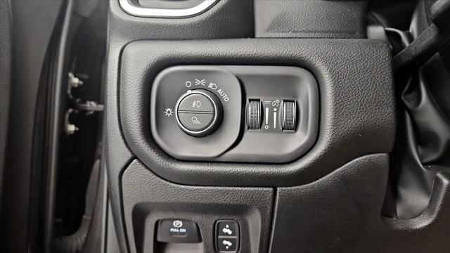 2025 Ram 1500 Big Horn Crew Cab 4x4 5'7" Box