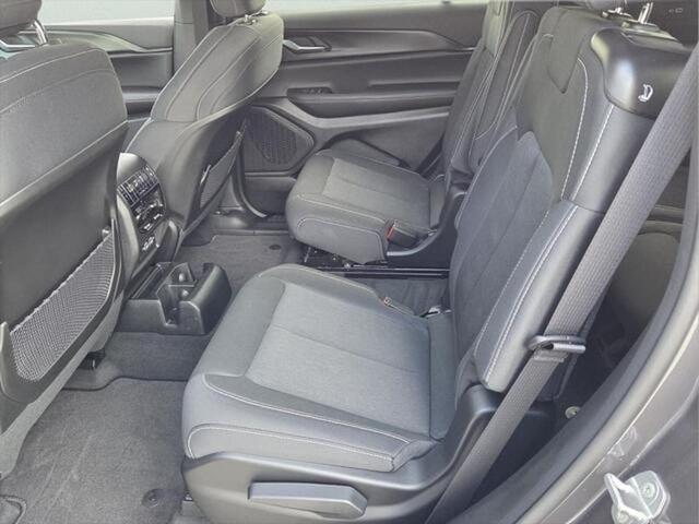 2026 Jeep Grand Cherokee Altitude 4x2