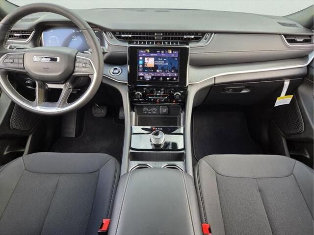 2026 Jeep Grand Cherokee Altitude 4x2
