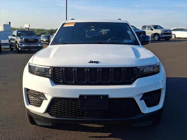 2023 Jeep Grand Cherokee Altitude 4x4 2023 Jeep Grand Cherokee Altitude 4x4