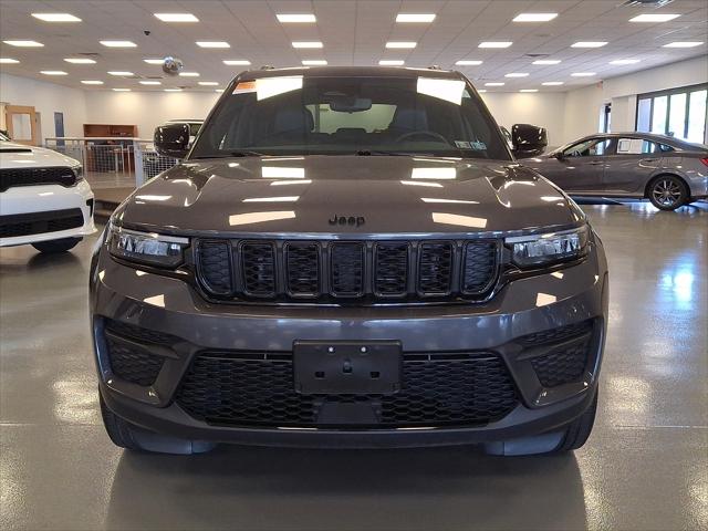 2023 Jeep Grand Cherokee Altitude 4x4 2023 Jeep Grand Cherokee Altitude 4x4