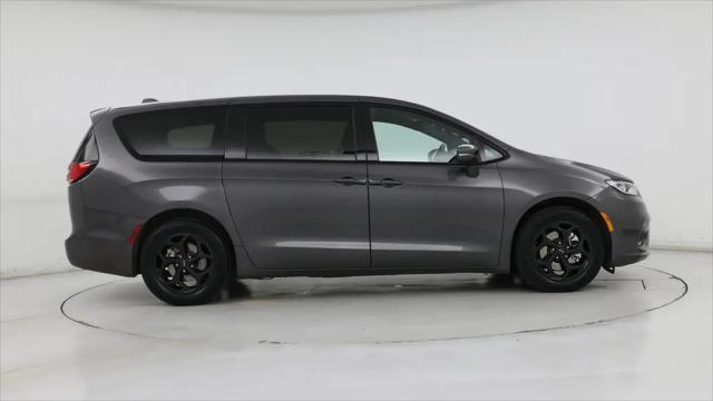2022 Chrysler Pacifica Hybrid Touring L