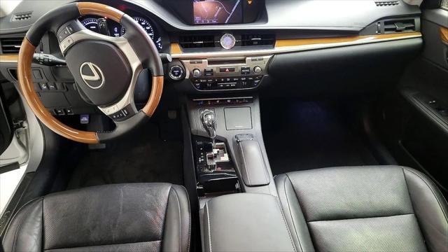 2015 Lexus ES 300h ES 300h