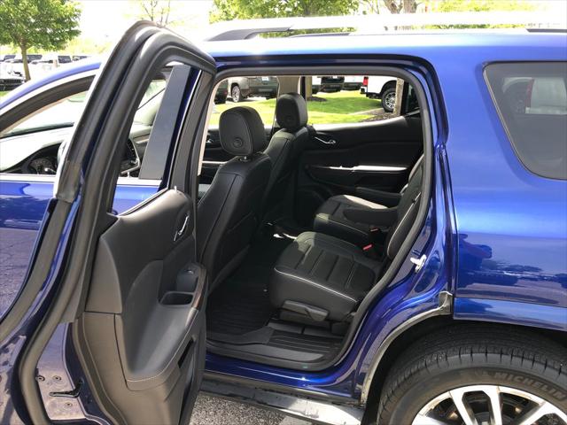 2023 GMC Acadia AWD Denali