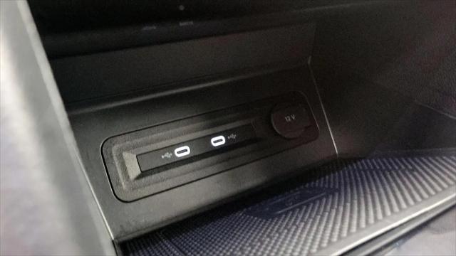 2023 Volkswagen Atlas Cross Sport 2.0T SE w/Technology