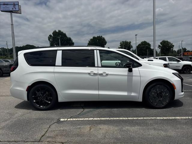 2027 Chrysler Pacifica Limited