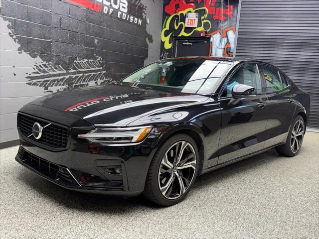 2024 Volvo S60 B5 Core Dark Theme