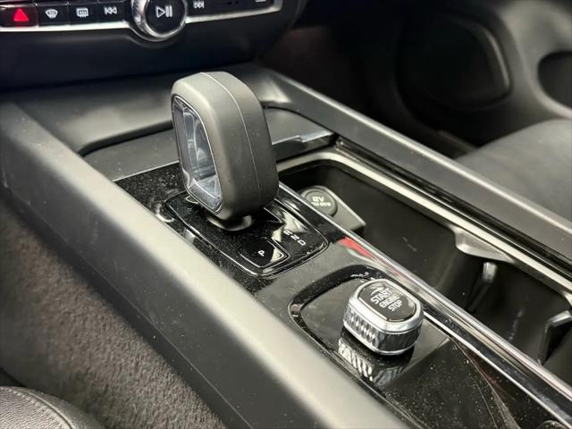 2024 Volvo S60 B5 Core Dark Theme
