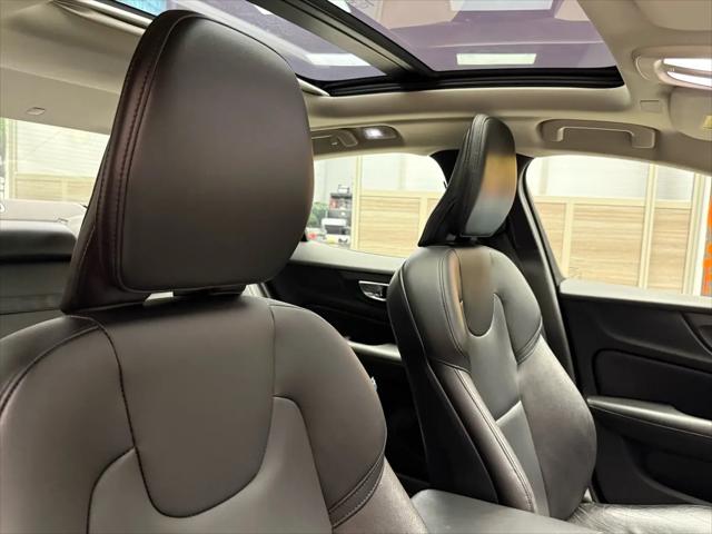 2024 Volvo S60 B5 Core Dark Theme