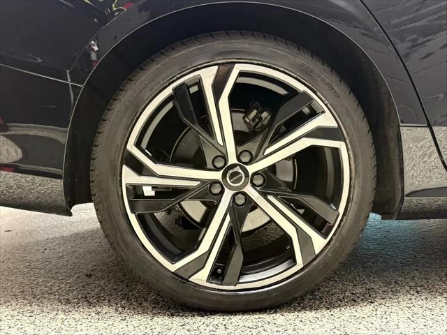 2024 Volvo S60 B5 Core Dark Theme