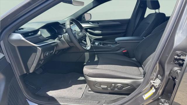 2026 Jeep Grand Cherokee Laredo 4x4